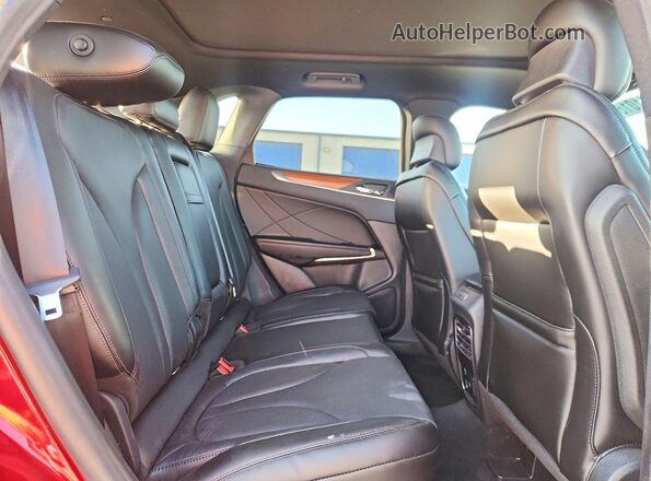 5LMCJ3C92KUL48148 2019 LINCOLN MKC Red Rear interior view