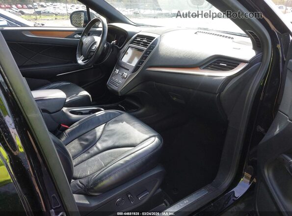 5LMCJ3C94KUL33795 2019 LINCOLN MKC Черный Вид салона спереди
