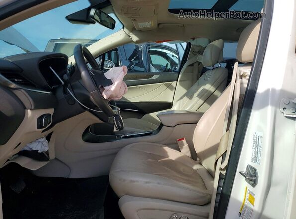 5LMCJ3C97KUL25903 2019 LINCOLN MKC White წინა სალონის ხედი