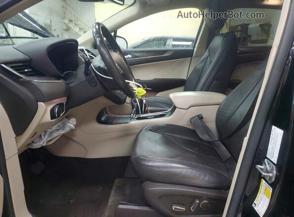 5LMCJ3D92HUL32023 2017 LINCOLN MKC Black Vista interior delantera