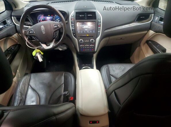 5LMCJ3D92HUL32023 2017 LINCOLN MKC Black Vista del salpicadero