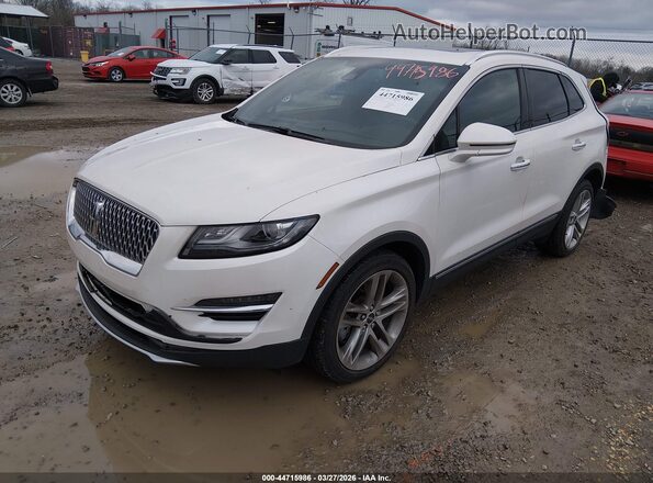 5LMCJ3D97KUL50864 2019 LINCOLN MKC White წინა მარცხენა ხედი სამი მეოთხედიდან