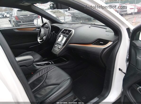 5LMCJ3D97KUL50864 2019 LINCOLN MKC White წინა სალონის ხედი