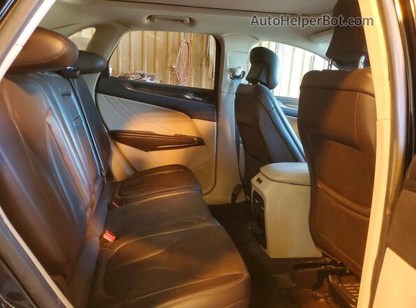 5LMCJ3D98HUL16196 2017 LINCOLN MKC Черный Вид задней части салона