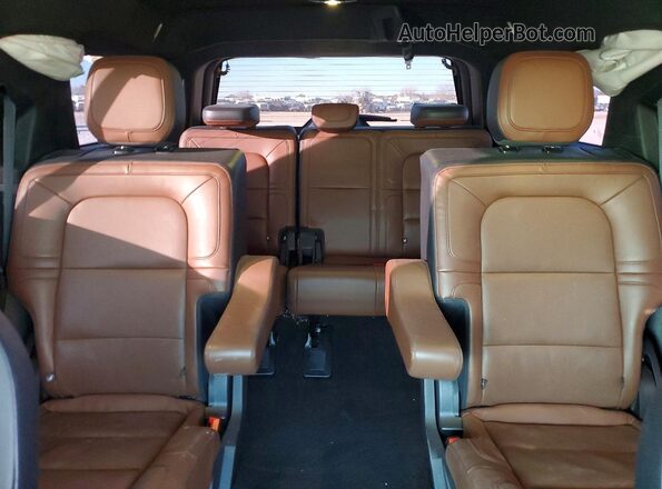 5LMJJ2LG6REL01354 2024 LINCOLN NAVIGATOR Черный Вид задних сидений