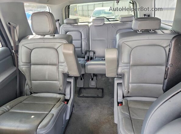 5LMJJ2LT2JEL07797 2018 LINCOLN NAVIGATOR White უკანა სავარძლების ხედი