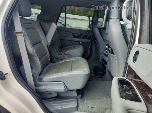 5LMJJ2LT2JEL07797 2018 LINCOLN NAVIGATOR White უკანა სალონის ხედი
