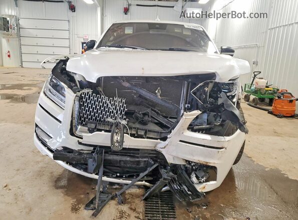 5LMJJ2LT4KEL26322 2019 LINCOLN NAVIGATOR White Front view