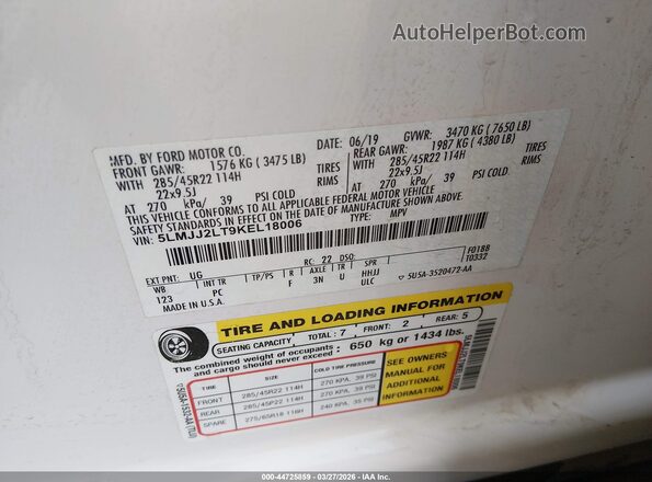 5LMJJ2LT9KEL18006 2019 LINCOLN NAVIGATOR White Engine compartment view