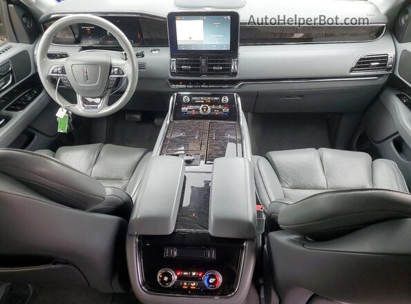 5LMJJ3HT1JEL00130 2018 LINCOLN NAVIGATOR Серый Вид панели приборов