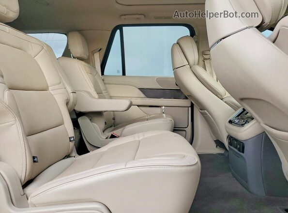 5LMJJ3HT8JEL05440 2018 LINCOLN NAVIGATOR White Rear interior view