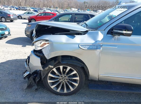 5LMJJ3LT2MEL04828 2021 LINCOLN NAVIGATOR Silver Front view