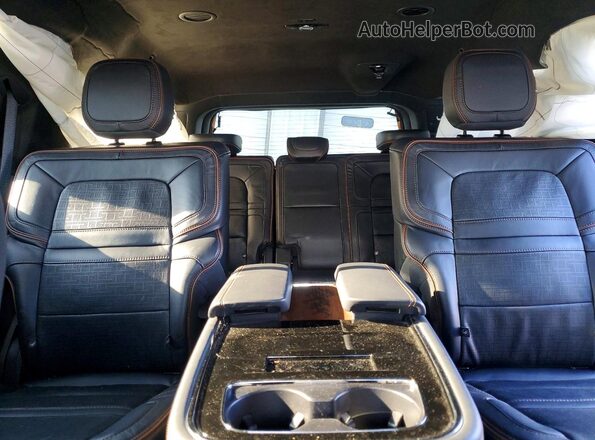 5LMJJ3TG4REL20135 2024 LINCOLN NAVIGATOR White Հետևի նստատեղերի տեսք