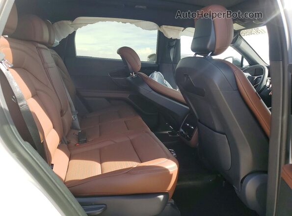 5LMPJ8KA5TJ993518 2026 LINCOLN NAUTILUS Белый Вид задней части салона