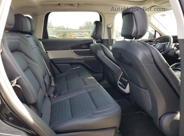 5LMPJ8KA7SJ921458 2025 LINCOLN NAUTILUS Black Rear interior view