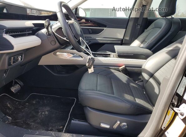 5LMPJ8KA7SJ921458 2025 LINCOLN NAUTILUS Black Front interior view