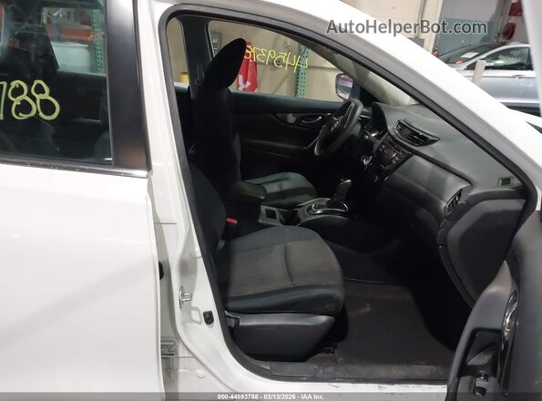 5N1AT2MT8HC845132 2017 NISSAN ROGUE White 