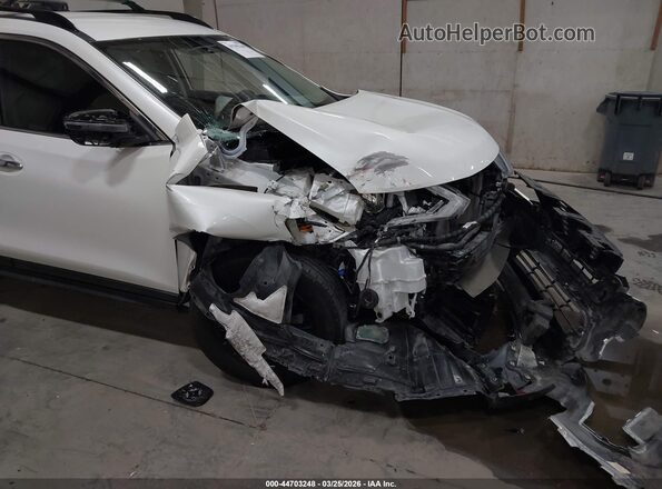 5N1AT2MV1JC773567 2018 NISSAN ROGUE White 
