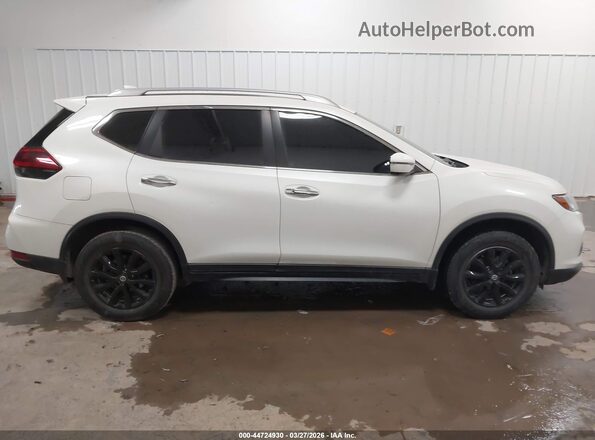 5N1AT2MV5LC737447 2020 NISSAN ROGUE Белый Вид задней части салона