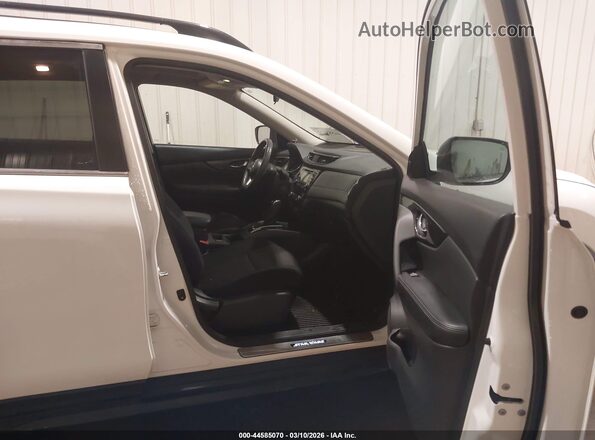 5N1AT2MV8HC756209 2017 NISSAN ROGUE White 