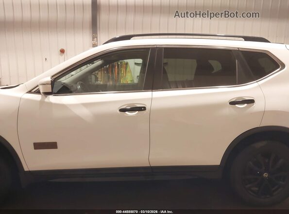 5N1AT2MV8HC756209 2017 NISSAN ROGUE White 