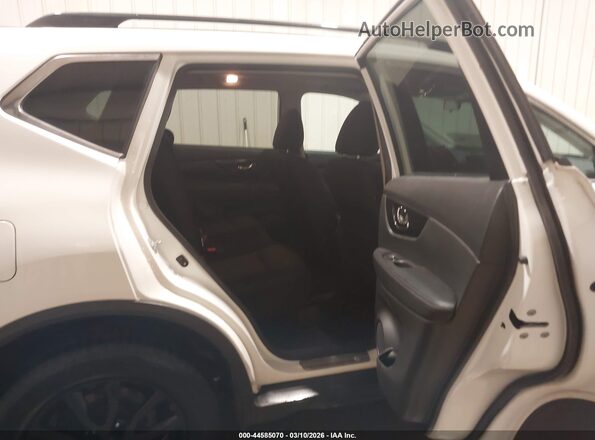 5N1AT2MV8HC756209 2017 NISSAN ROGUE White 