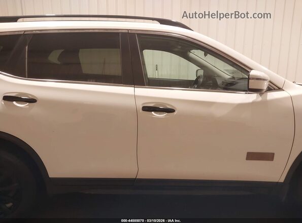 5N1AT2MV8HC756209 2017 NISSAN ROGUE White 
