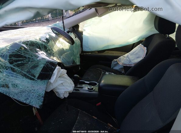 5N1DR2MM5JC669716 2018 NISSAN PATHFINDER Silver Вид салону спереду