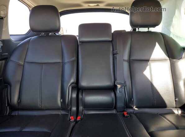 5N1DR2MN8HC639144 2017 NISSAN PATHFINDER Silver Вид задніх сидінь