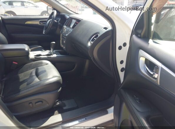 5N1DR2MN9JC651390 2018 NISSAN PATHFINDER White Front interior view