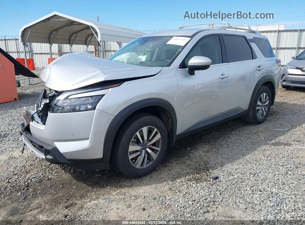 5N1DR3CA6SC296300 2025 NISSAN PATHFINDER Silver წინა მარცხენა ხედი სამი მეოთხედიდან
