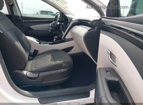 5NMJBCAE3PH237019 2023 HYUNDAI TUCSON White Вид салону спереду