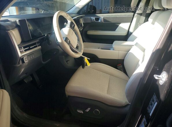 5NMP2DGLXSH144108 2025 HYUNDAI SANTA Black Front interior view