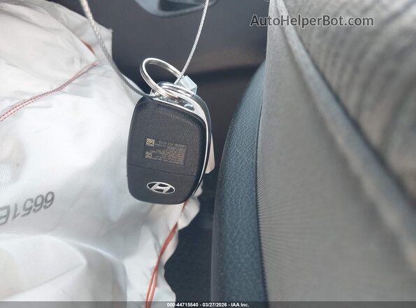 5NMZU3LB2HH017937 2017 HYUNDAI SANTA FE SPORT White Вид панелі приладів