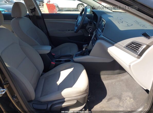 5NPD74LF0JH363455 2018 HYUNDAI ELANTRA Black Вид салону спереду