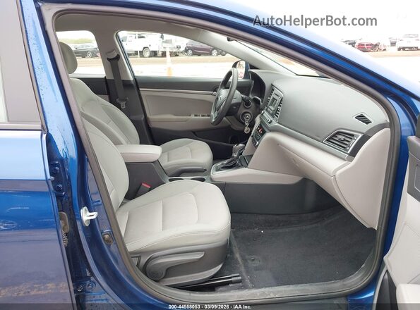 5NPD74LF8HH084250 2017 HYUNDAI ELANTRA Синий Вид салона спереди