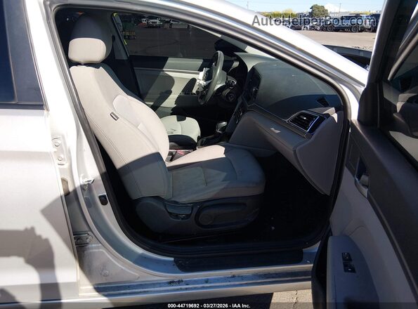 5NPD74LF8HH203351 2017 HYUNDAI ELANTRA Silver წინა სალონის ხედი