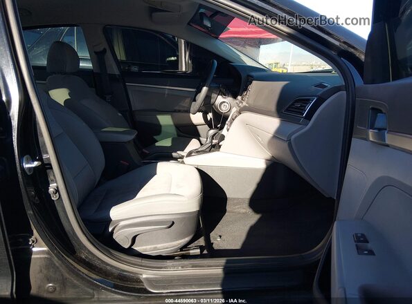 5NPD74LF9HH086332 2017 HYUNDAI ELANTRA Black Front interior view