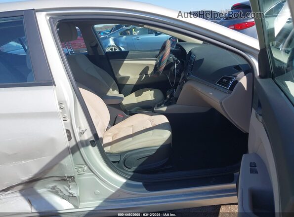 5NPD74LF9HH163376 2017 HYUNDAI ELANTRA Silver წინა სალონის ხედი