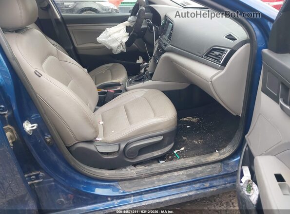 5NPD84LF0HH054401 2017 HYUNDAI ELANTRA Синий Вид салона спереди