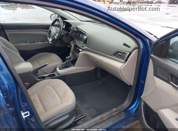 5NPD84LF1JH394825 2018 HYUNDAI ELANTRA Blue Вид салону спереду