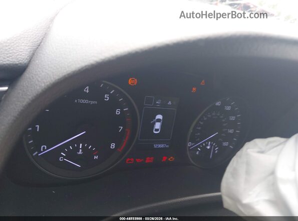 5NPD84LF4JH301957 2018 HYUNDAI ELANTRA White Vista de los asientos traseros