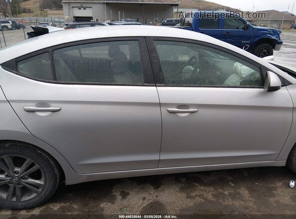 5NPD84LF5JH245320 2018 HYUNDAI ELANTRA Серебряный Вид задней части салона