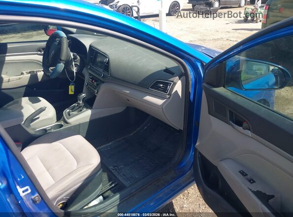 5NPD84LF8HH121990 2017 HYUNDAI ELANTRA Blue წინა სალონის ხედი