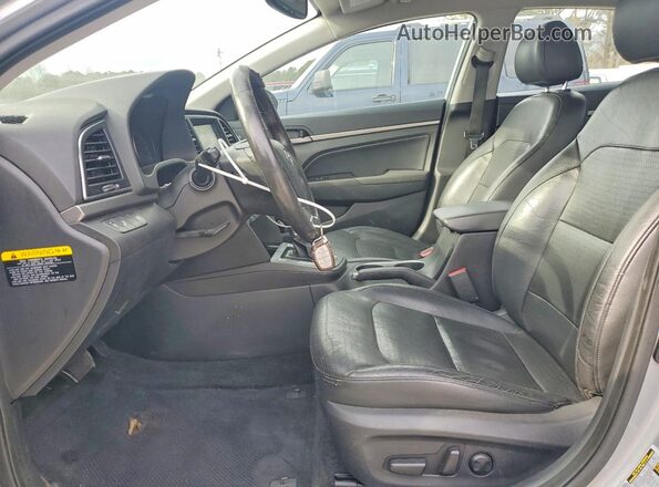5NPD84LF9HH006296 2017 HYUNDAI ELANTRA Silver Front interior view