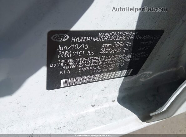 5NPDH4AE7GH707573 2016 HYUNDAI ELANTRA White Widok komory silnika