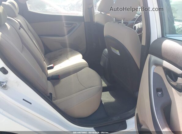 5NPDH4AE8GH675958 2016 HYUNDAI ELANTRA White 