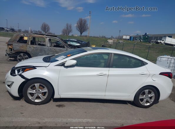 5NPDH4AE8GH675958 2016 HYUNDAI ELANTRA White 