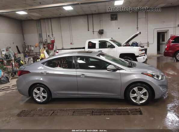 5NPDH4AE8GH689360 2016 HYUNDAI ELANTRA Silver Rear interior view