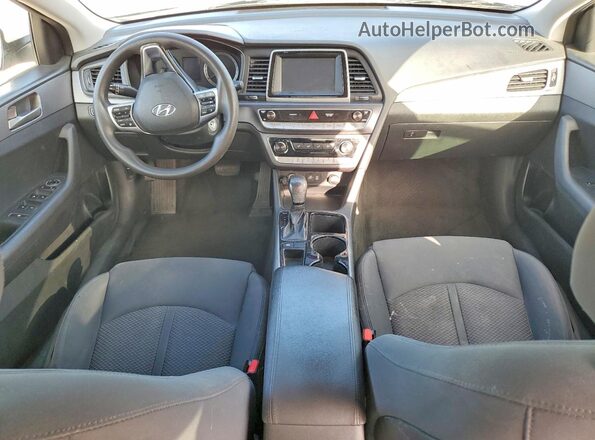 5NPE24AF0KH746321 2019 HYUNDAI SONATA Gray Widok deski rozdzielczej